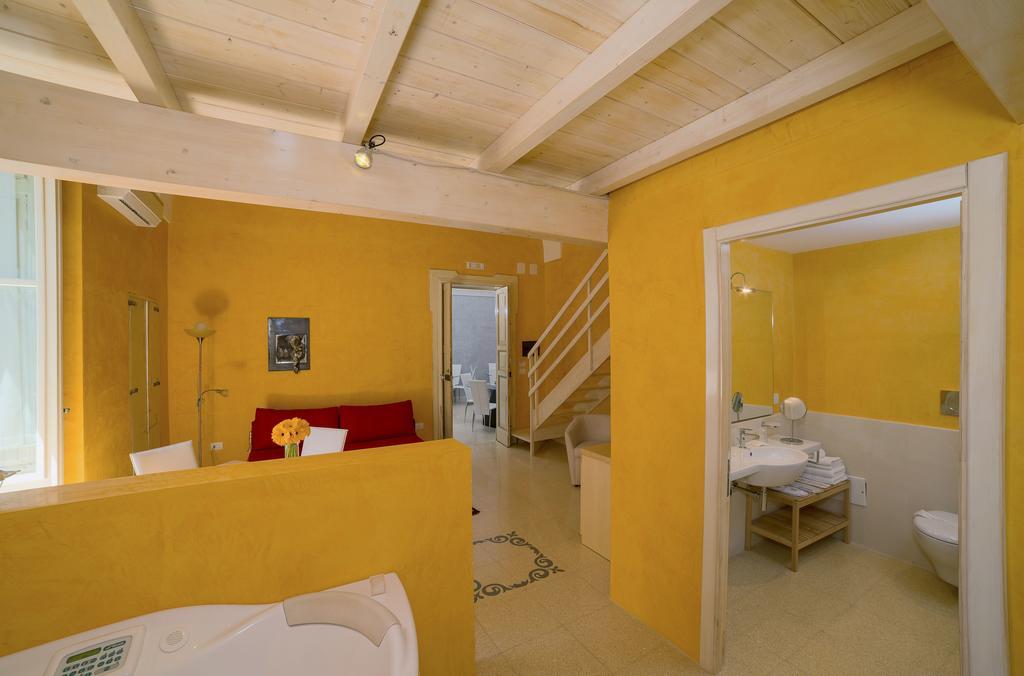Relais Carlo V - Palazzo Storico Bed & Breakfast Gallipoli Oda fotoğraf